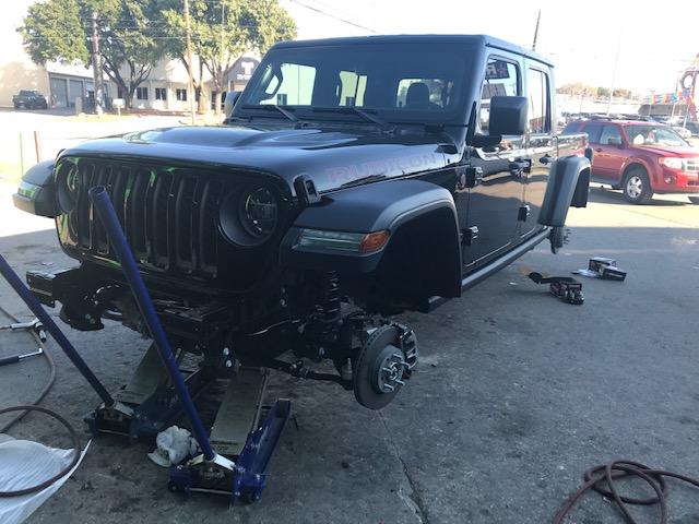 Jeep Gladiator Skyjacker 4.5 inch build on 40's new tires