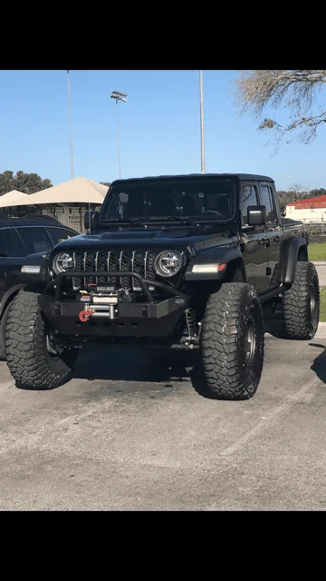 Jeep Gladiator Skyjacker 4.5 inch build on 40's After