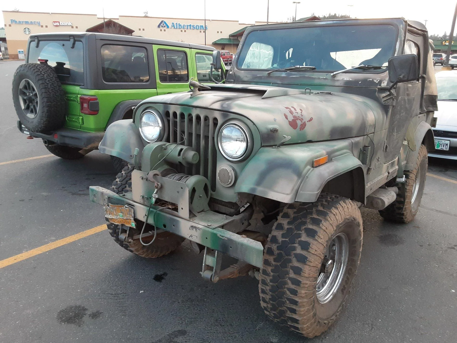 Jeep Gladiator Jeeps Parking Next To Jeeps beastmod