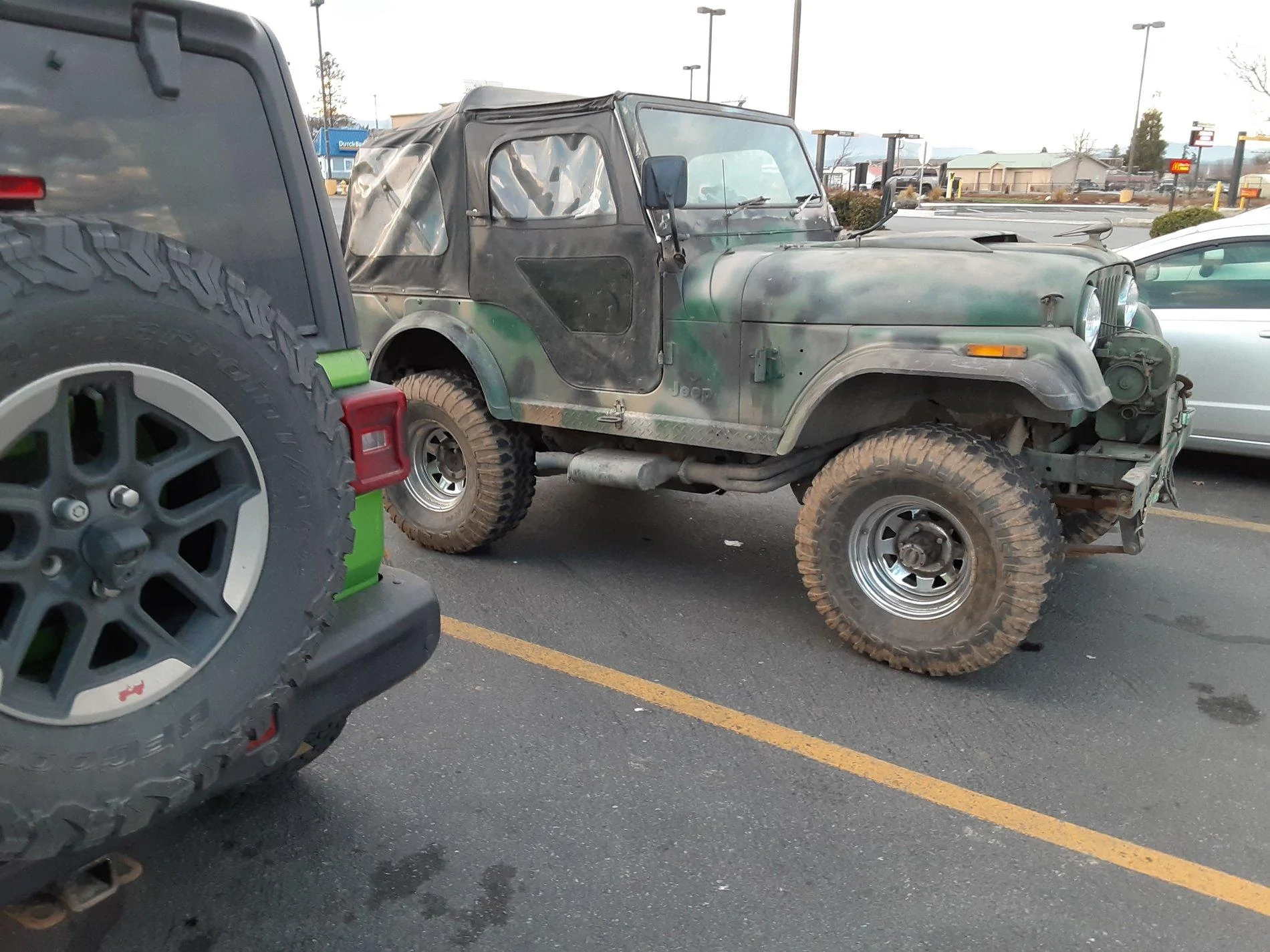 Jeep Gladiator Jeeps Parking Next To Jeeps beasti