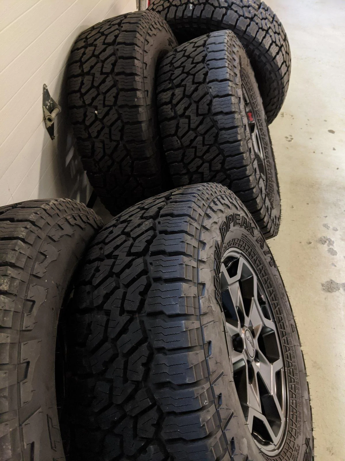 Jeep Gladiator SOLD - 4 Rubicon LE rims and 5 Falken ATs with TPMS IMG_20200105_122101