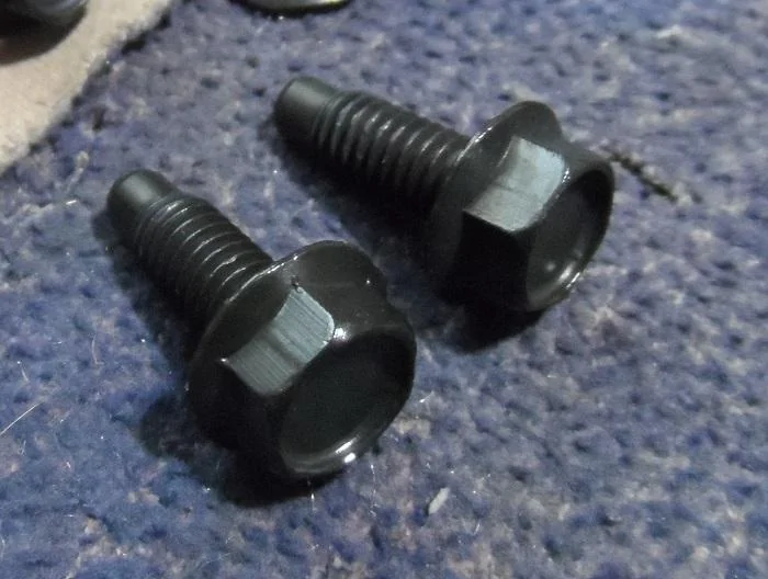 Jeep Gladiator Rust on door black-bolts-1