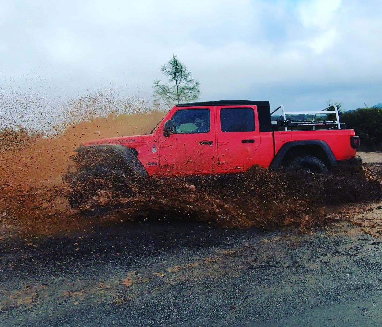 Jeep Gladiator FIRECRACKER RED Gladiator JT Club D7BDB85F-7A3A-4112-B0D5-4C7E42776EE4