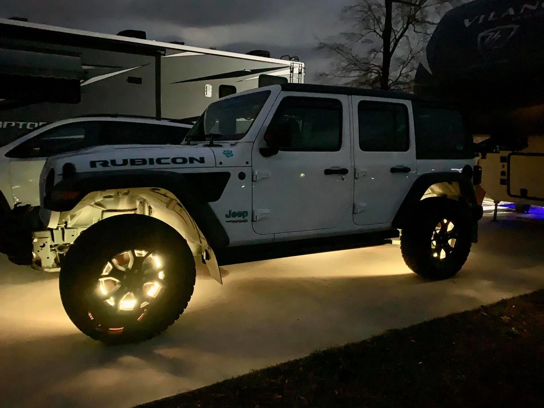 Jeep Gladiator ORACLE Lighting LED Illuminated Wheel Rings oracle_wheel_rings_jeep_JK_LED_underbody_yello