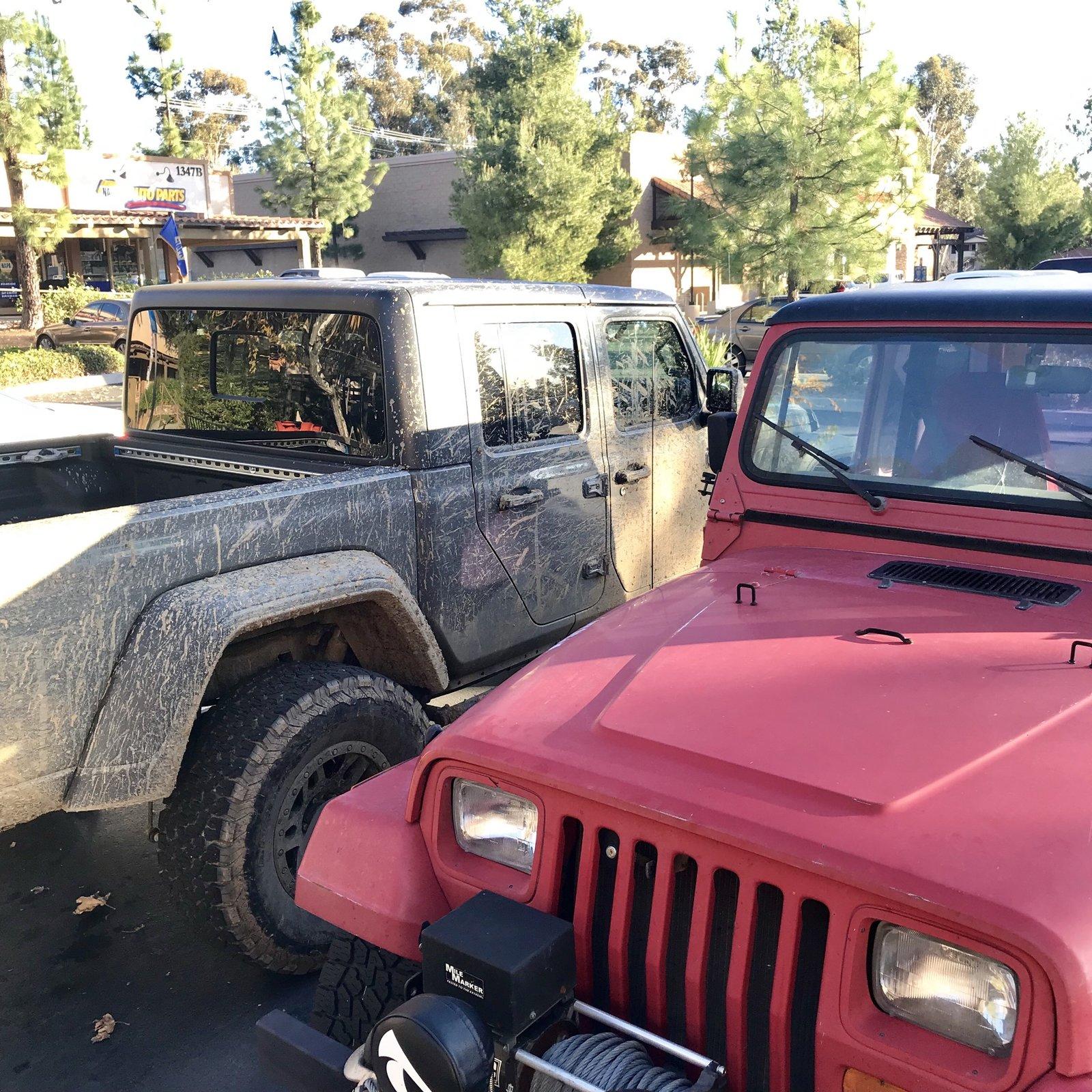Jeep Gladiator Jeeps Parking Next To Jeeps 9CA70E6F-F3B2-4723-8C8A-58A8FDC3C2F3