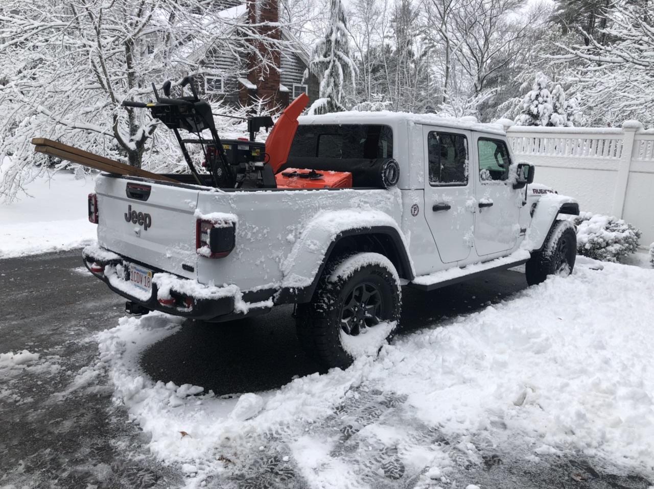 Jeep Gladiator Finally the bed hauling... 40D2EAEB-C494-4144-A735-40D9B7A14800