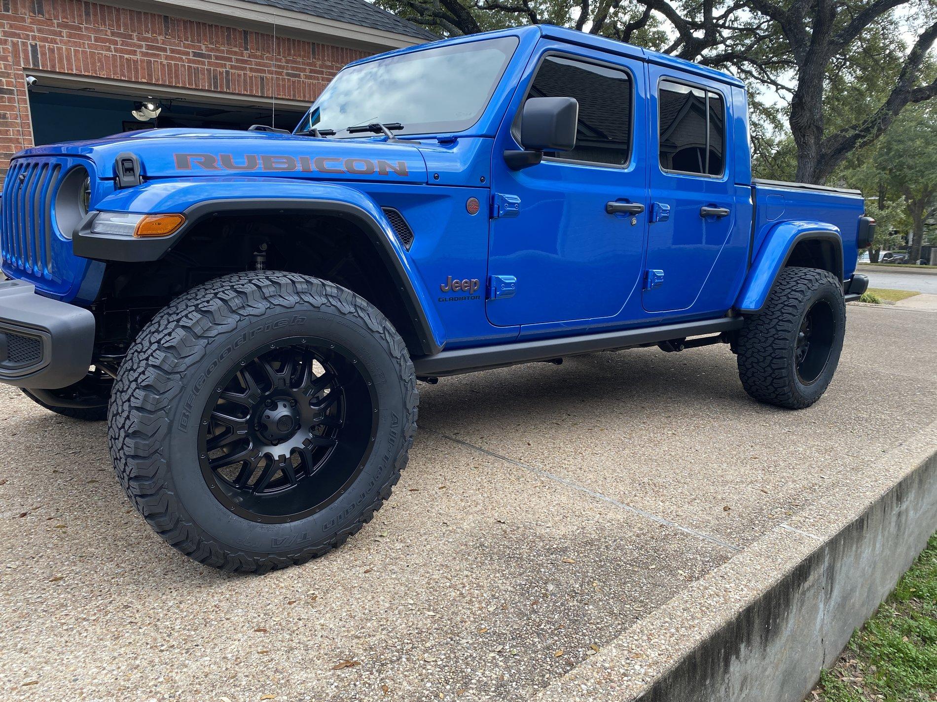 Jeep Gladiator HYDRO BLUE PEARL Gladiator JT Club 60029932727__F4B26CDA-43E4-43F7-ABD2-1E296C8268F5.JPG