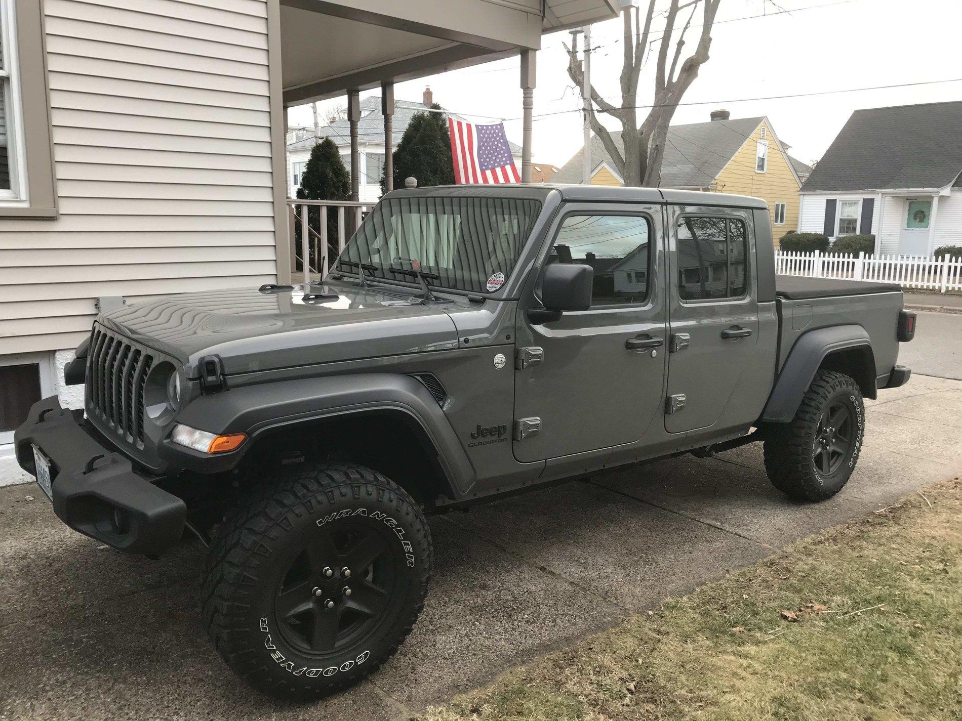 Jeep Gladiator Let's see 'em - Larger tires on Sport S wheels IMG-0414_compress79