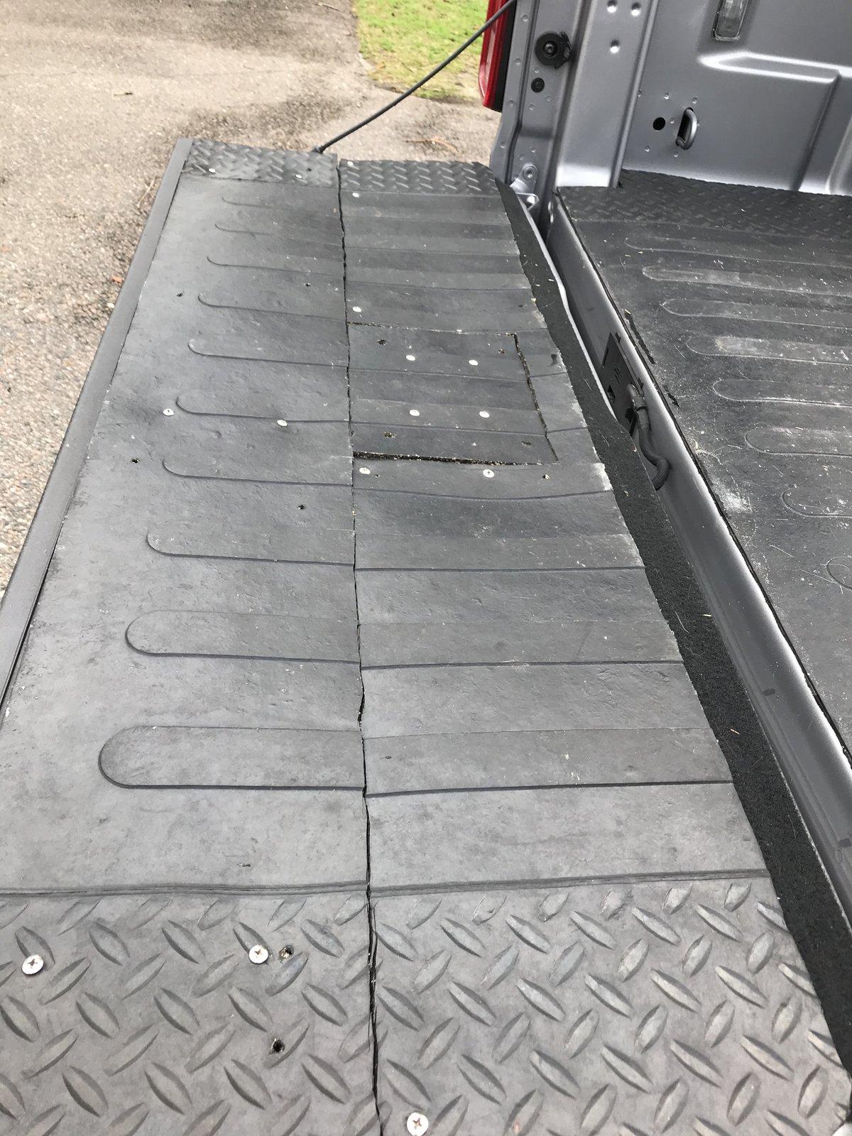 Jeep Gladiator Truck bed mat for Gladiator, rubber? A6BC944E-A29C-4477-AC0F-546EBD636126