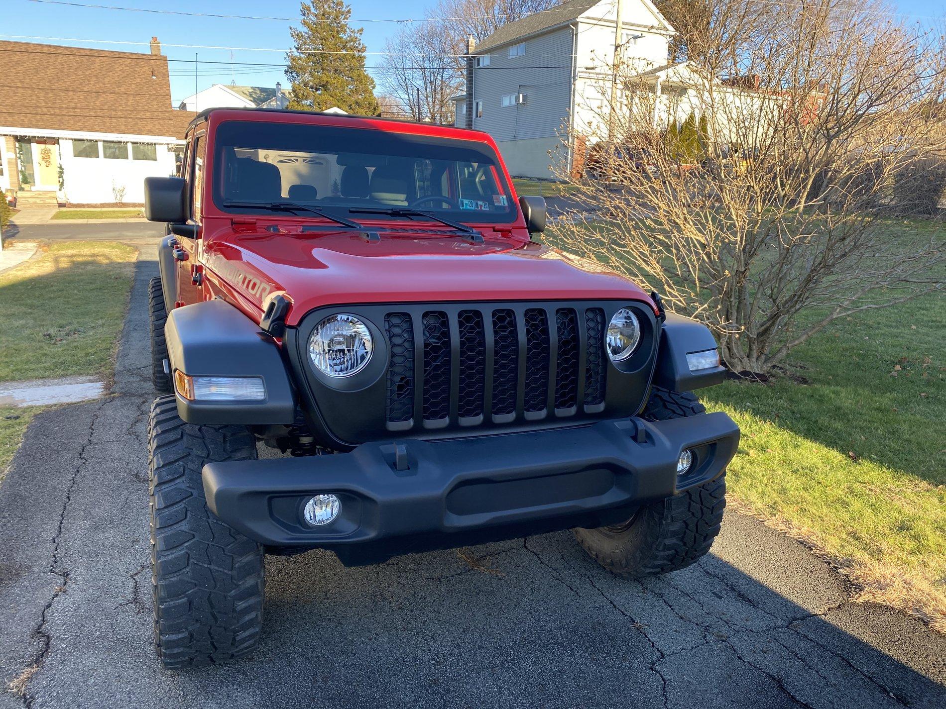 Jeep Gladiator Black Grille on Red JT 123C36D6-40A4-4ECA-AB03-05A6167866CF