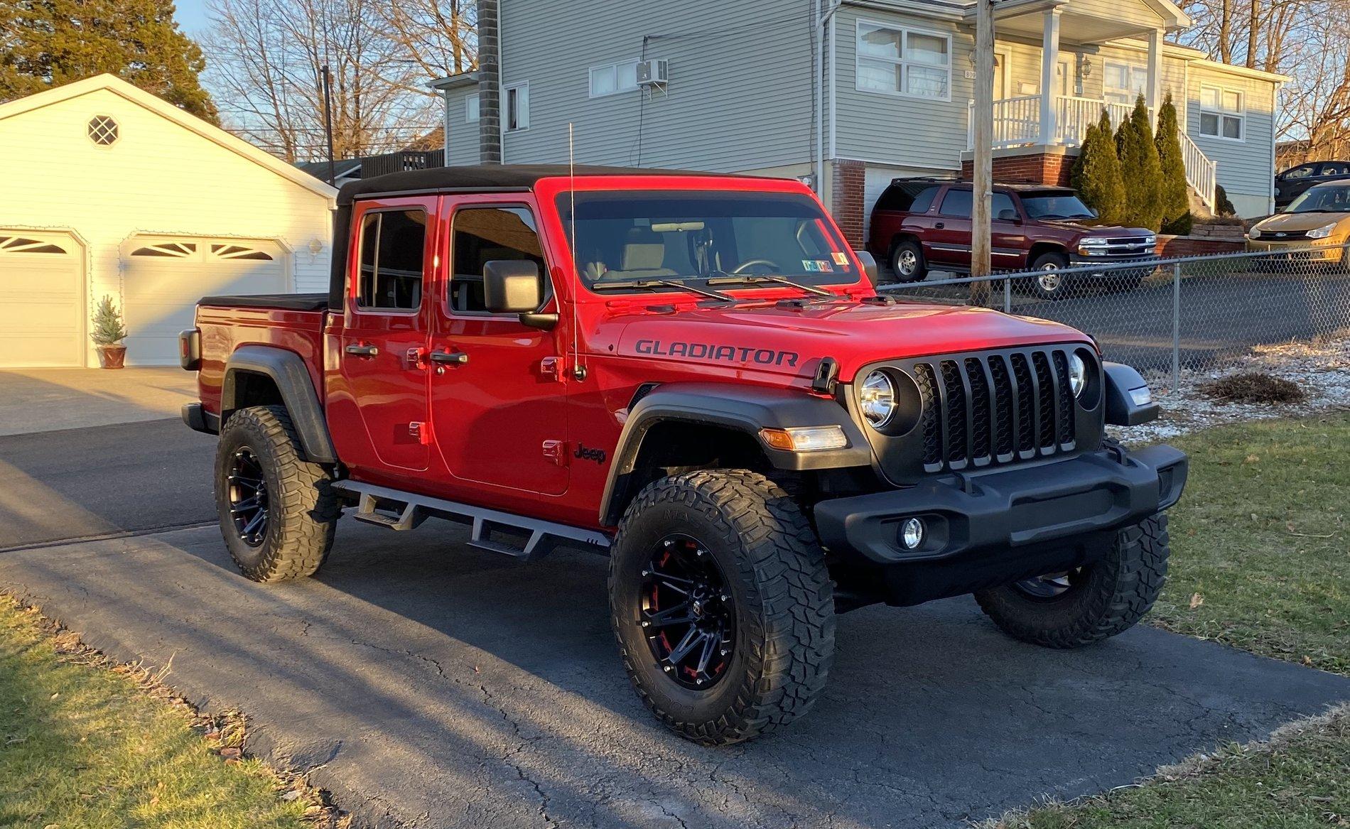 Jeep Gladiator Black Grille on Red JT 04B9DEBA-0C2A-4285-AE38-FC78AEE2C889
