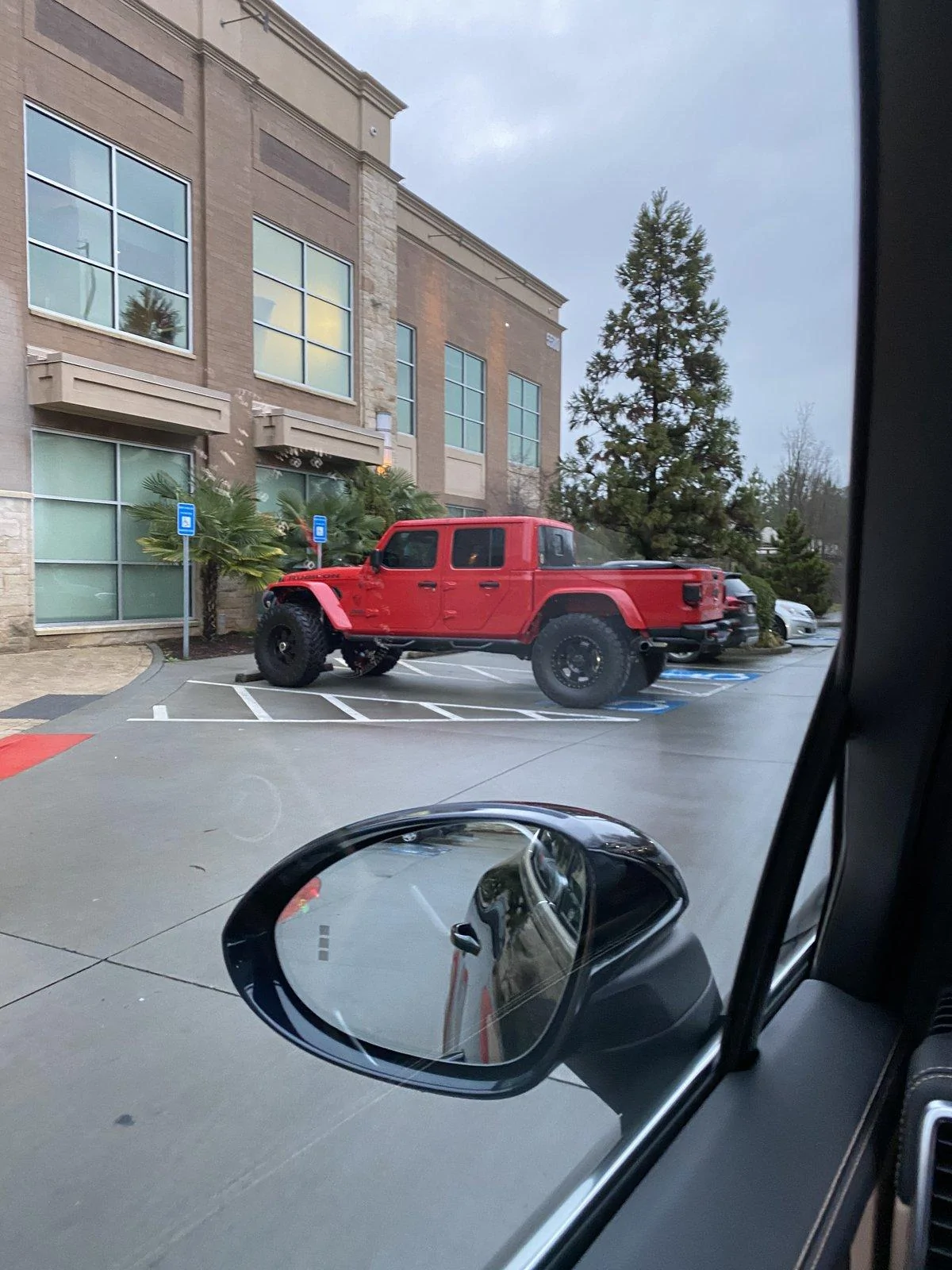 Jeep Gladiator Beautiful Rubi at my gym this morning 77E55559-7397-4AD2-89A6-450AFA32E5B2