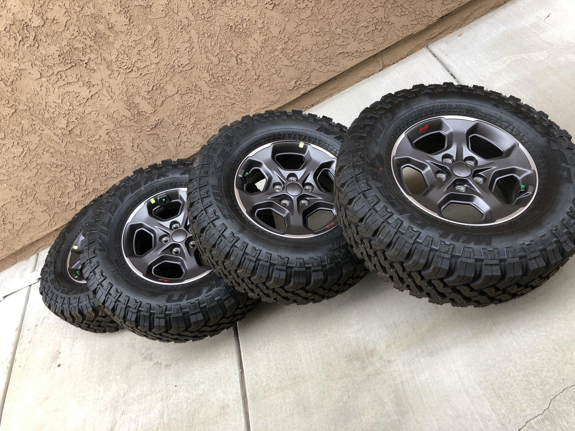 Jeep Gladiator Standard Rubicon wheel set with TPMS, spare, Falken M/T tires, 61 miles IMG_5742.JPG