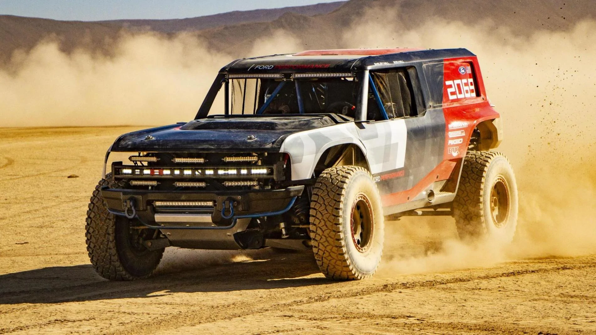 Jeep Gladiator Video of new Ford Bronco ford-bronco-r-baja-2020-2