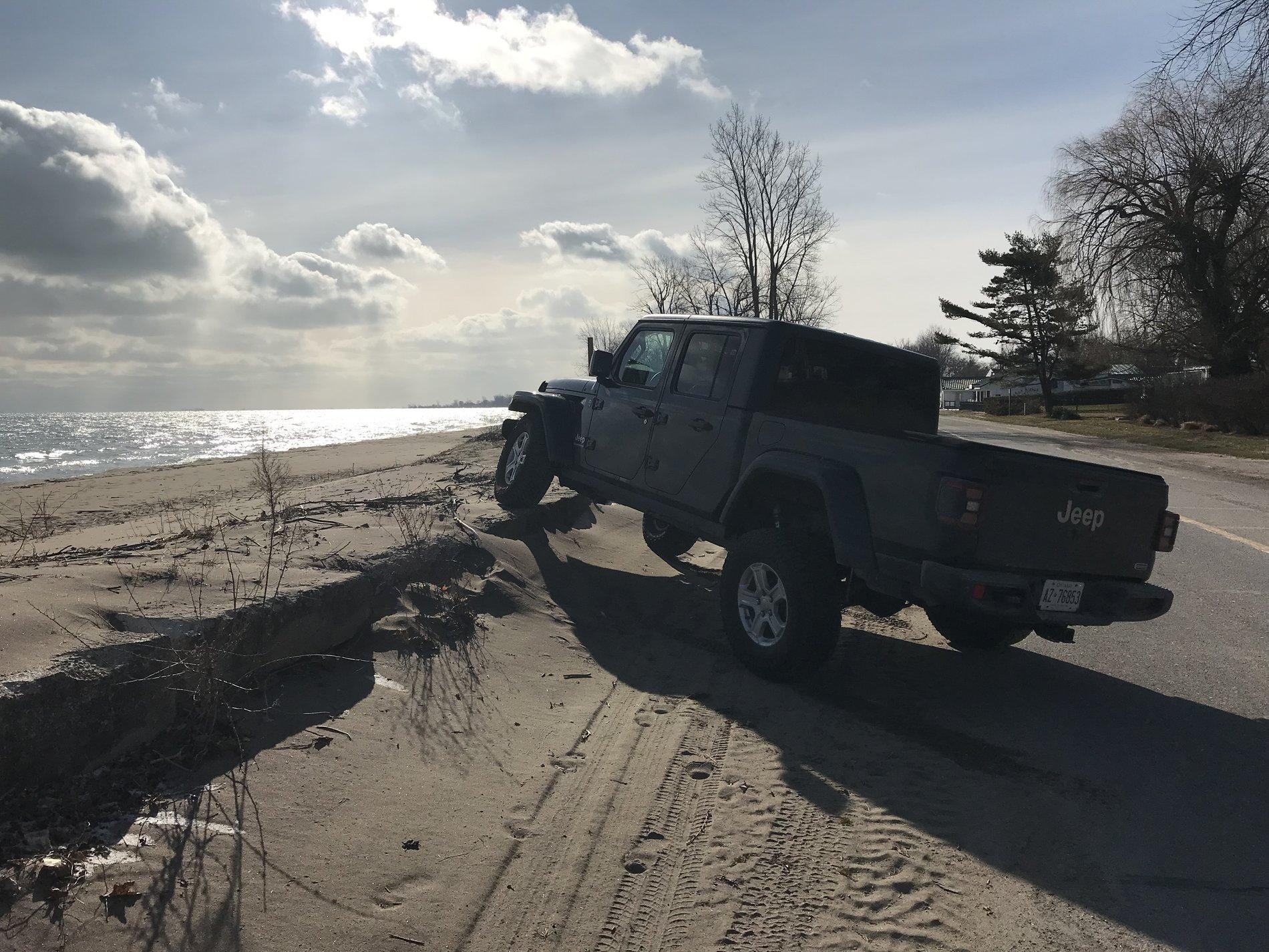Jeep Gladiator Anyone running the JKS 3.5 inch lift kit. 79A5FDB6-3EE5-46A8-BD91-8160DFC5E866