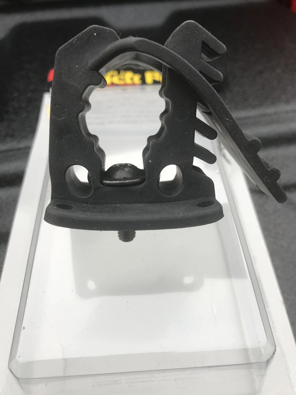 Jeep Gladiator Snow Brush Storage Mod. 45E5096A-4C0B-4CC1-8B28-838FC30FD344