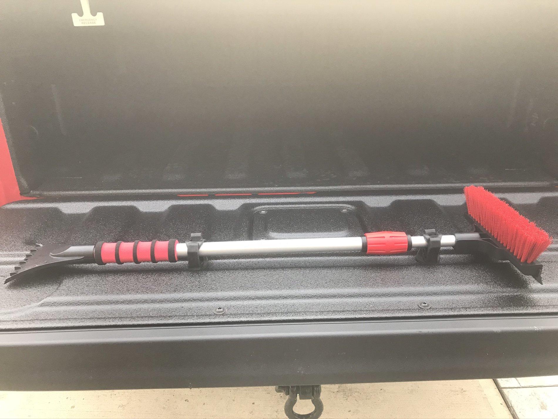 Jeep Gladiator Snow Brush Storage Mod. D11ADEF8-A8DE-43CC-B391-5A1E2B835FDC