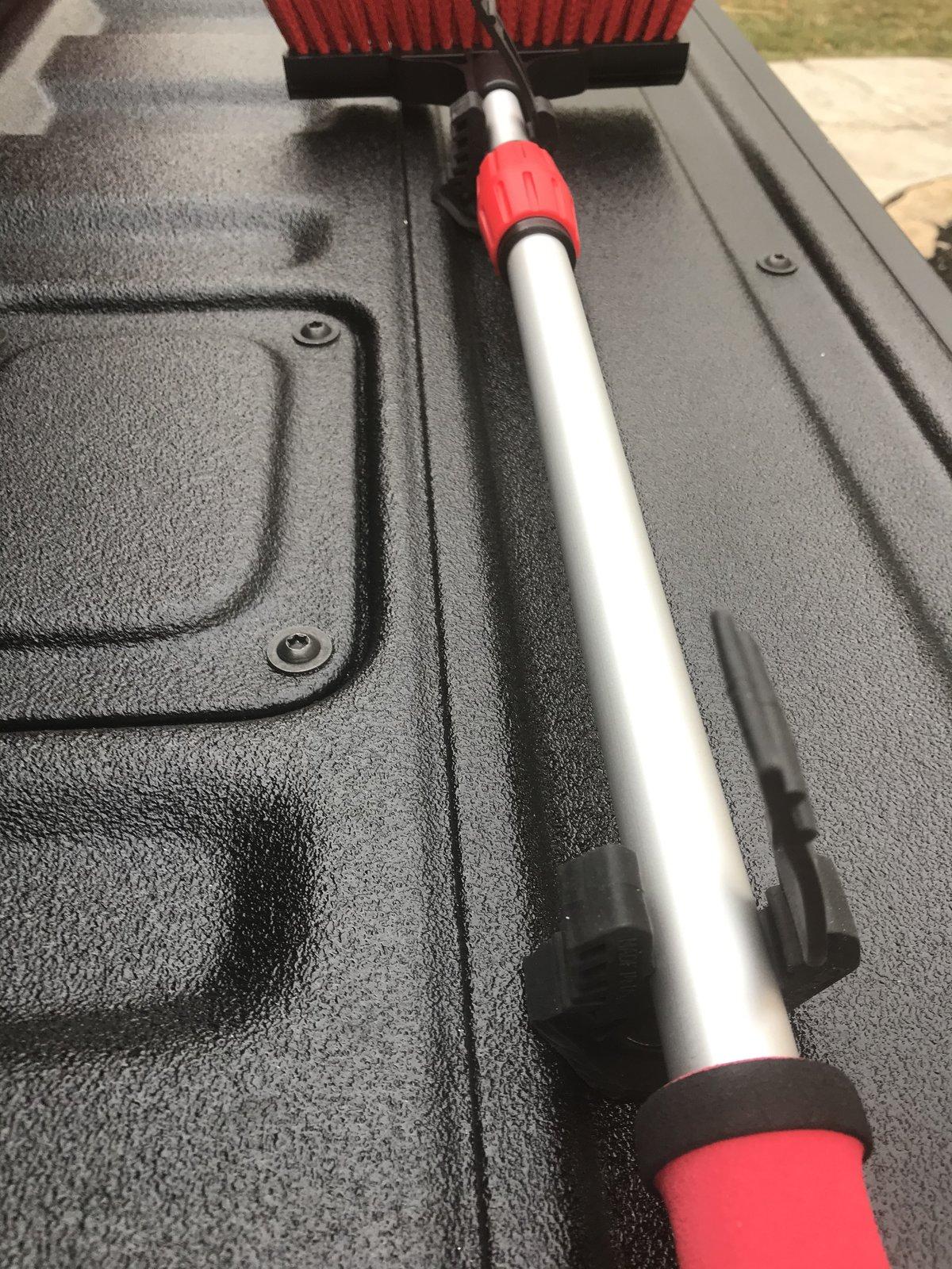 Jeep Gladiator Snow Brush Storage Mod. 014CDC34-05F5-4A5A-8786-58410D7205A4
