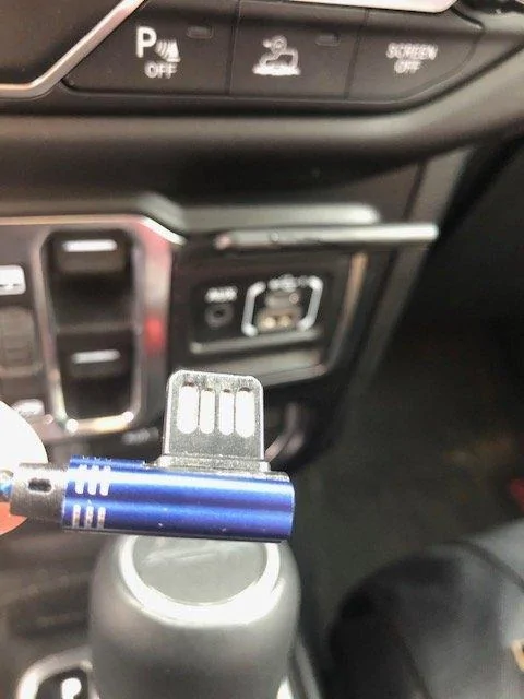 Jeep Gladiator Remove media outlet door?? image2