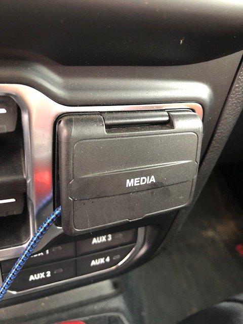 Jeep Gladiator Remove media outlet door?? image0