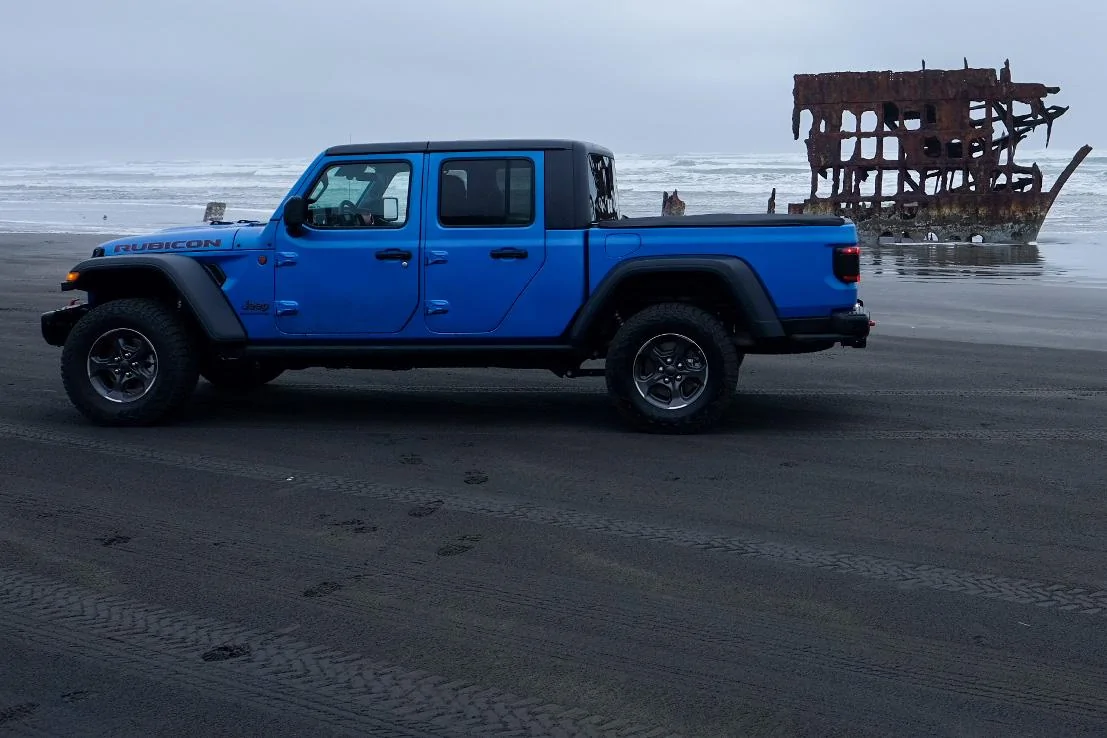 Jeep Gladiator HYDRO BLUE PEARL Gladiator JT Club 2F16A438-4679-46DC-A685-F3195B836A82