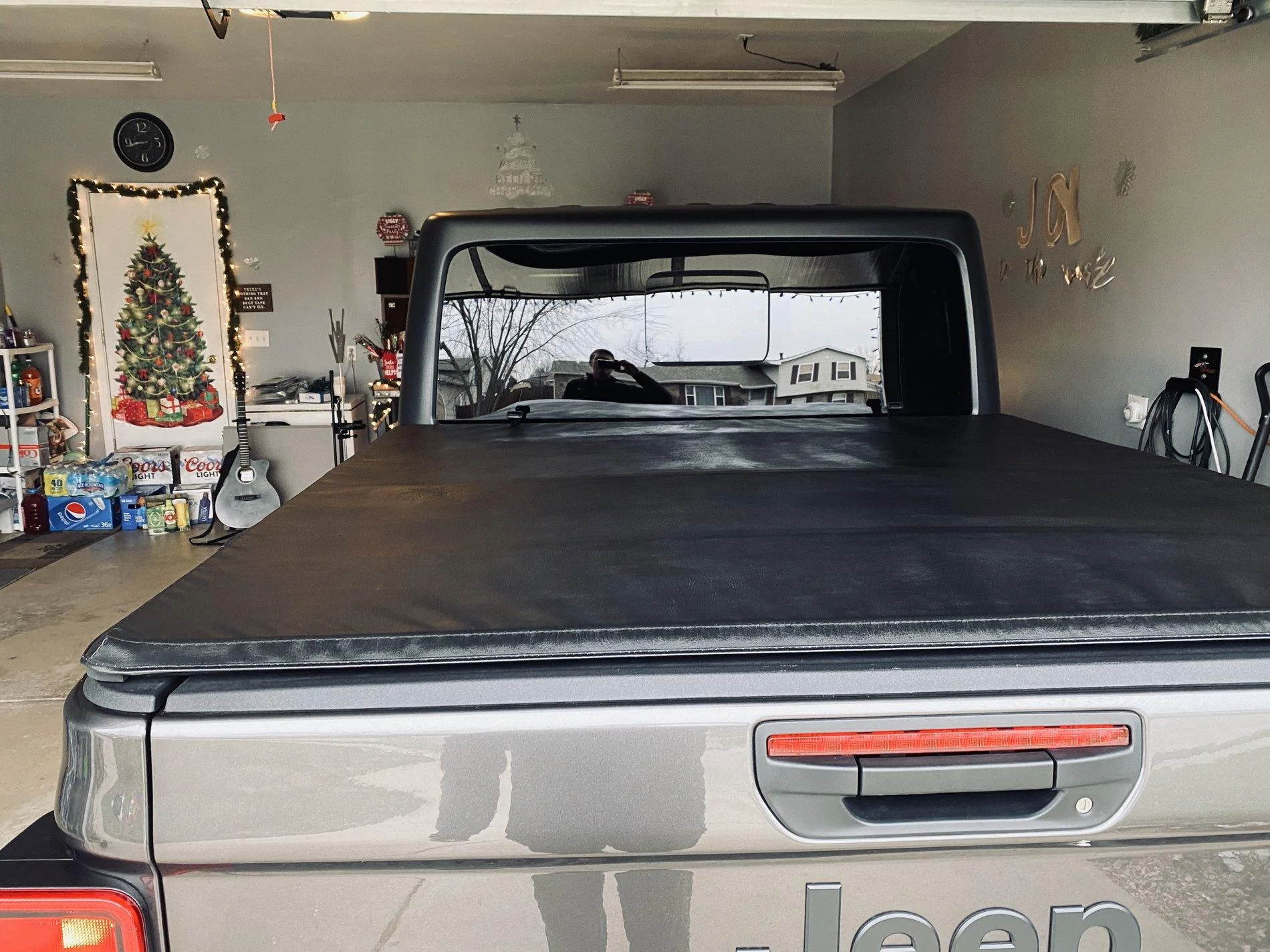 Jeep Gladiator American tonneau cover 8AA9B551-9B26-4226-A52D-24C8A7399926