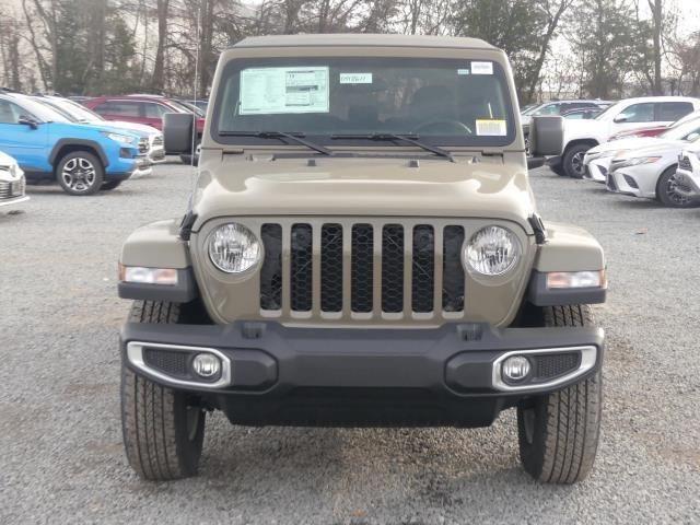 Jeep Gladiator Body color fenders available for Sport! IMG_0899.JPG