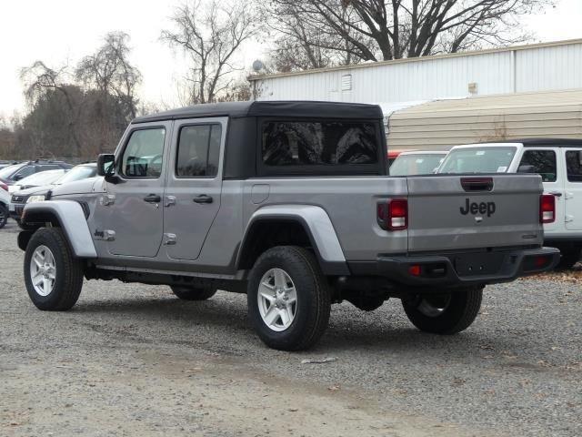 Jeep Gladiator Body color fenders available for Sport! IMG_0901.JPG