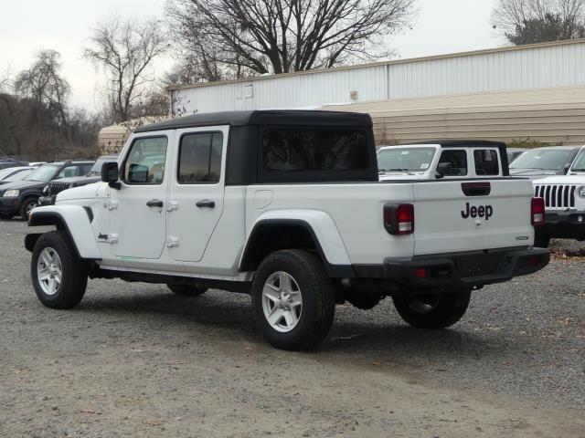 Jeep Gladiator Body color fenders available for Sport! IMG_0911.JPG