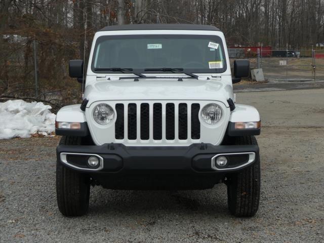 Jeep Gladiator Body color fenders available for Sport! IMG_0914.JPG