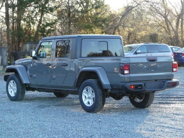 Jeep Gladiator Body color fenders available for Sport! IMG_0916.JPG