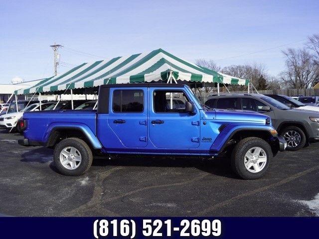 Jeep Gladiator Body color fenders available for Sport! IMG_0934.JPG