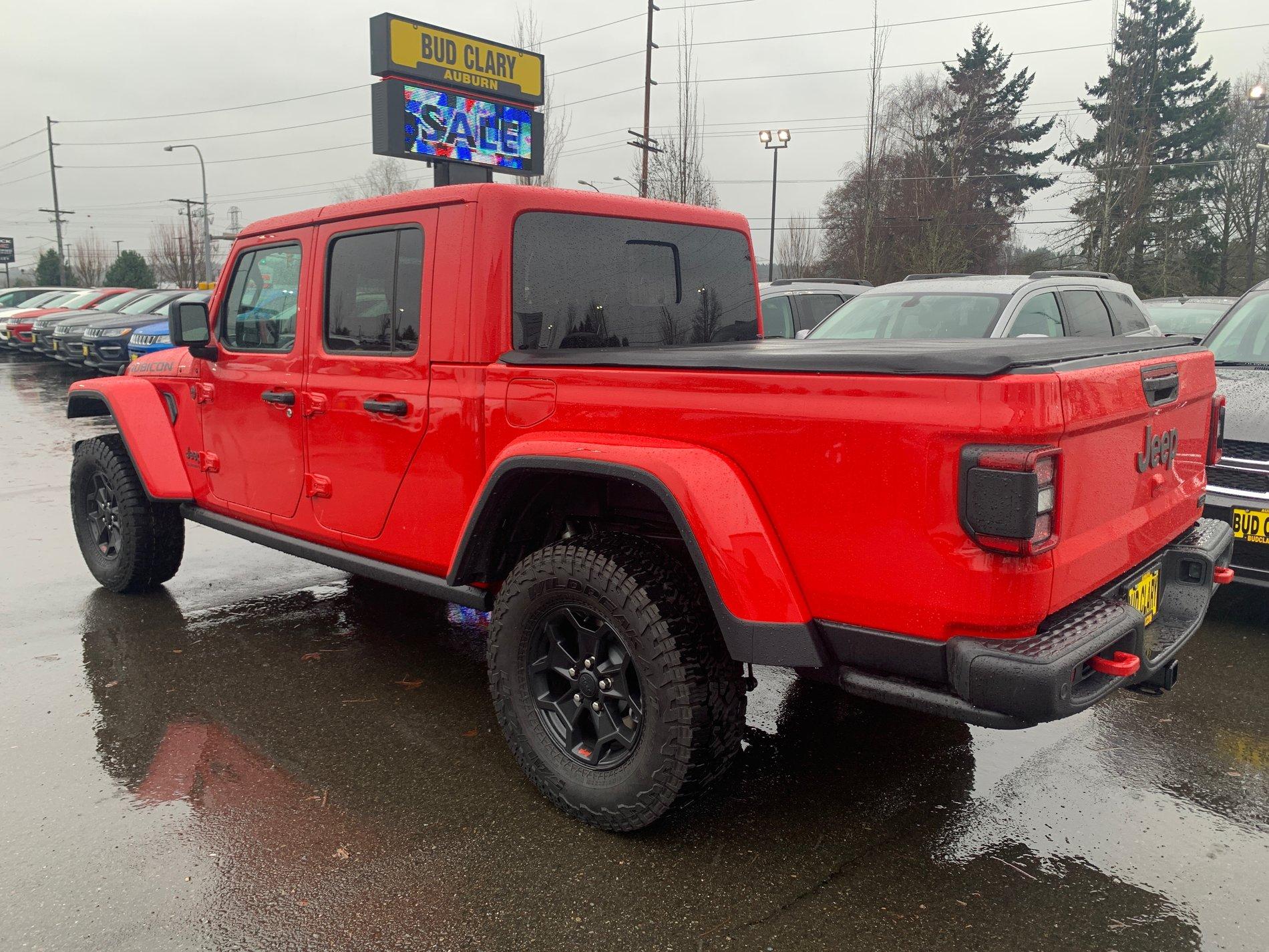 Jeep Gladiator FS: OEM Roll Up Tonneau Cover F6708C0C-7FC8-4B5E-8620-334D80DA7BEB