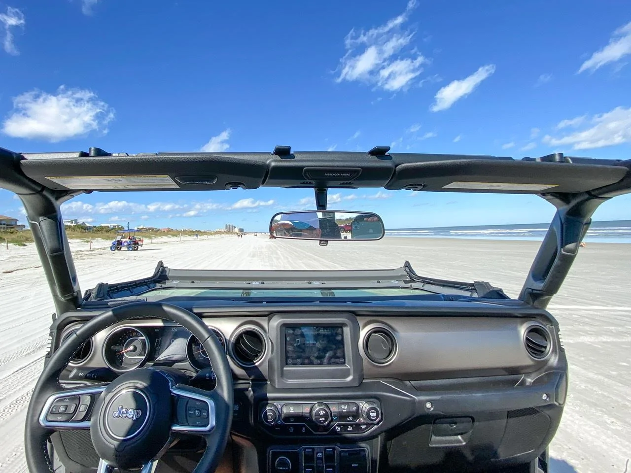 Jeep Gladiator Fold down windshield? 0285394E-BE2E-4720-A4AB-D65FBE686E9B