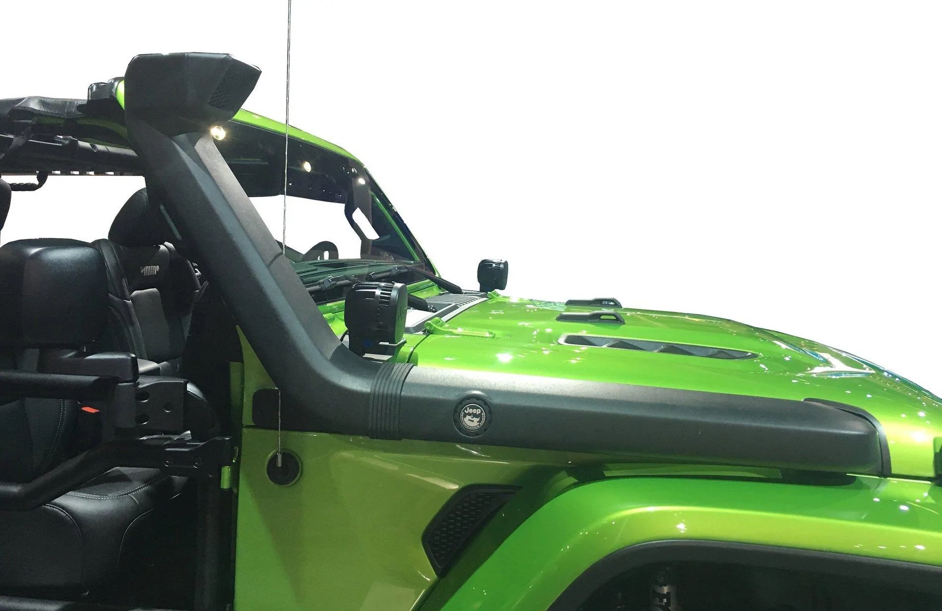 Jeep Gladiator Snorkels Mopar_Snorkel_Installed_2