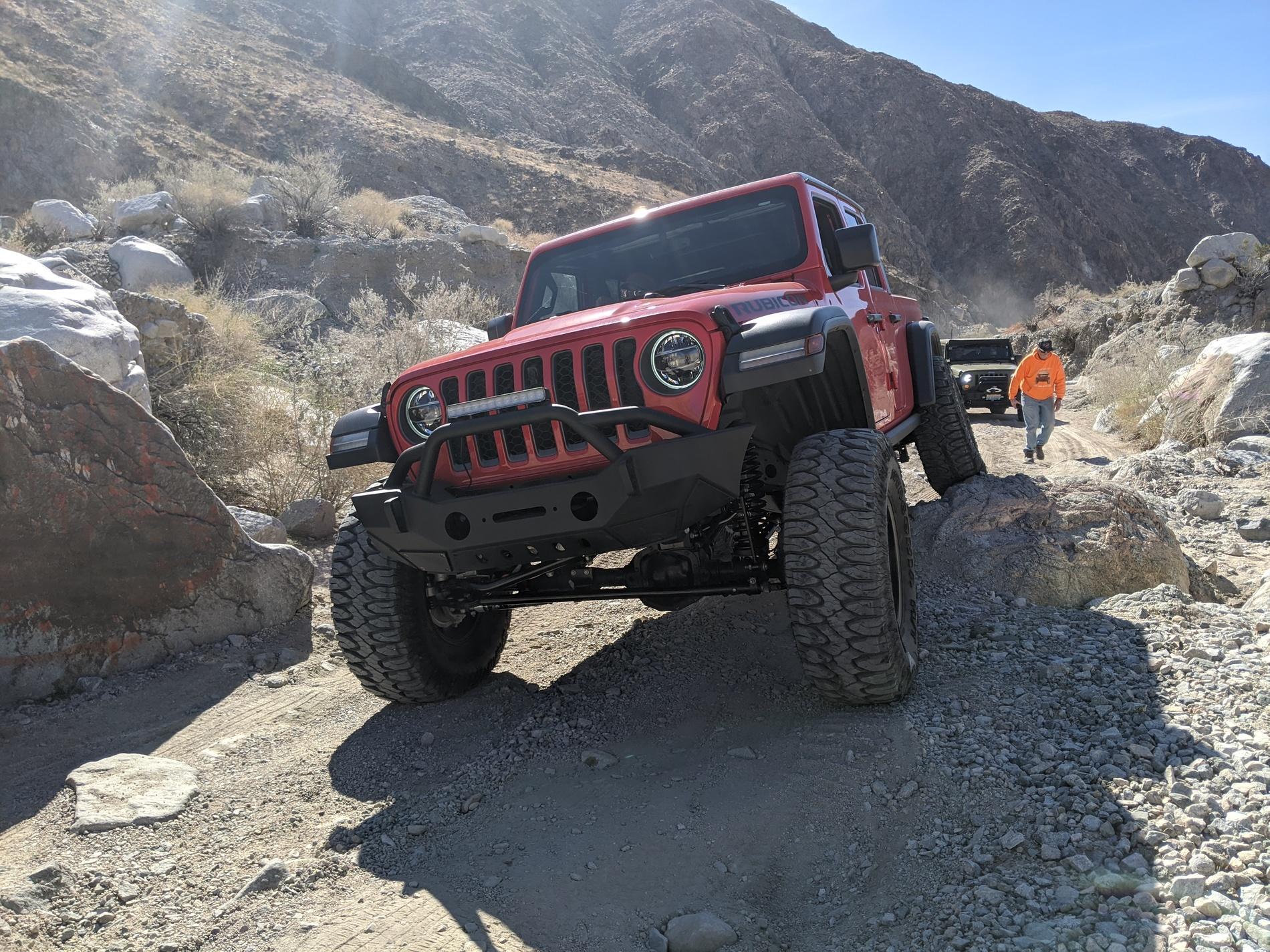 Jeep Gladiator EVO 4.5" / 38" desert trail Gladiator build N2HEaCN