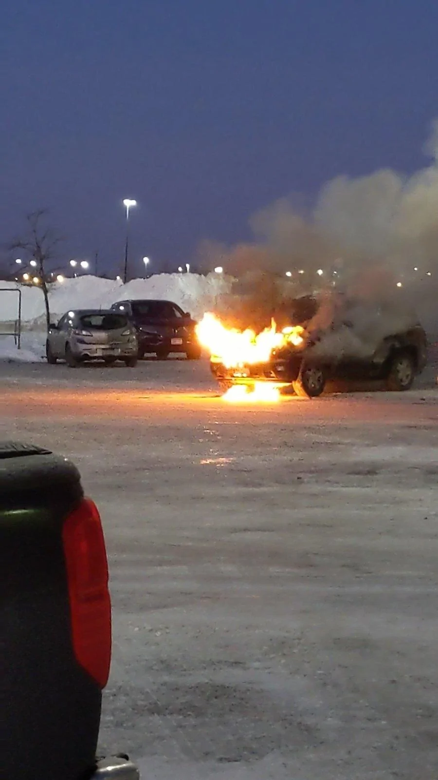Jeep Gladiator VEHICLE FIRE: GUESS THE YEAR MAKE AND MODEL Fire 2
