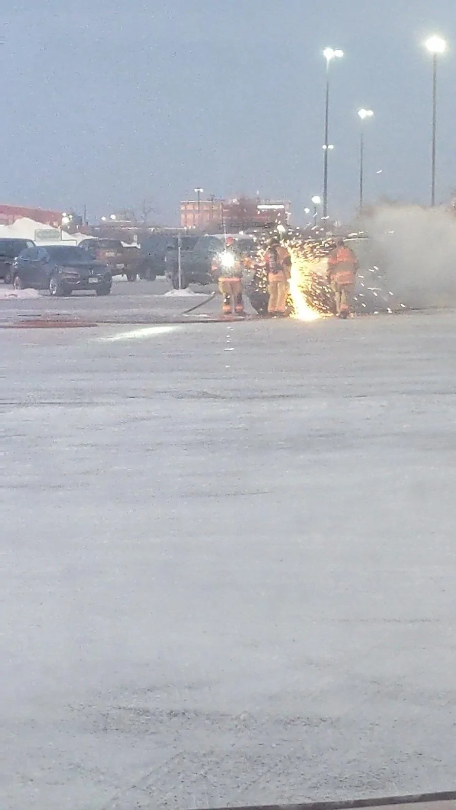 Jeep Gladiator VEHICLE FIRE: GUESS THE YEAR MAKE AND MODEL Fire 4