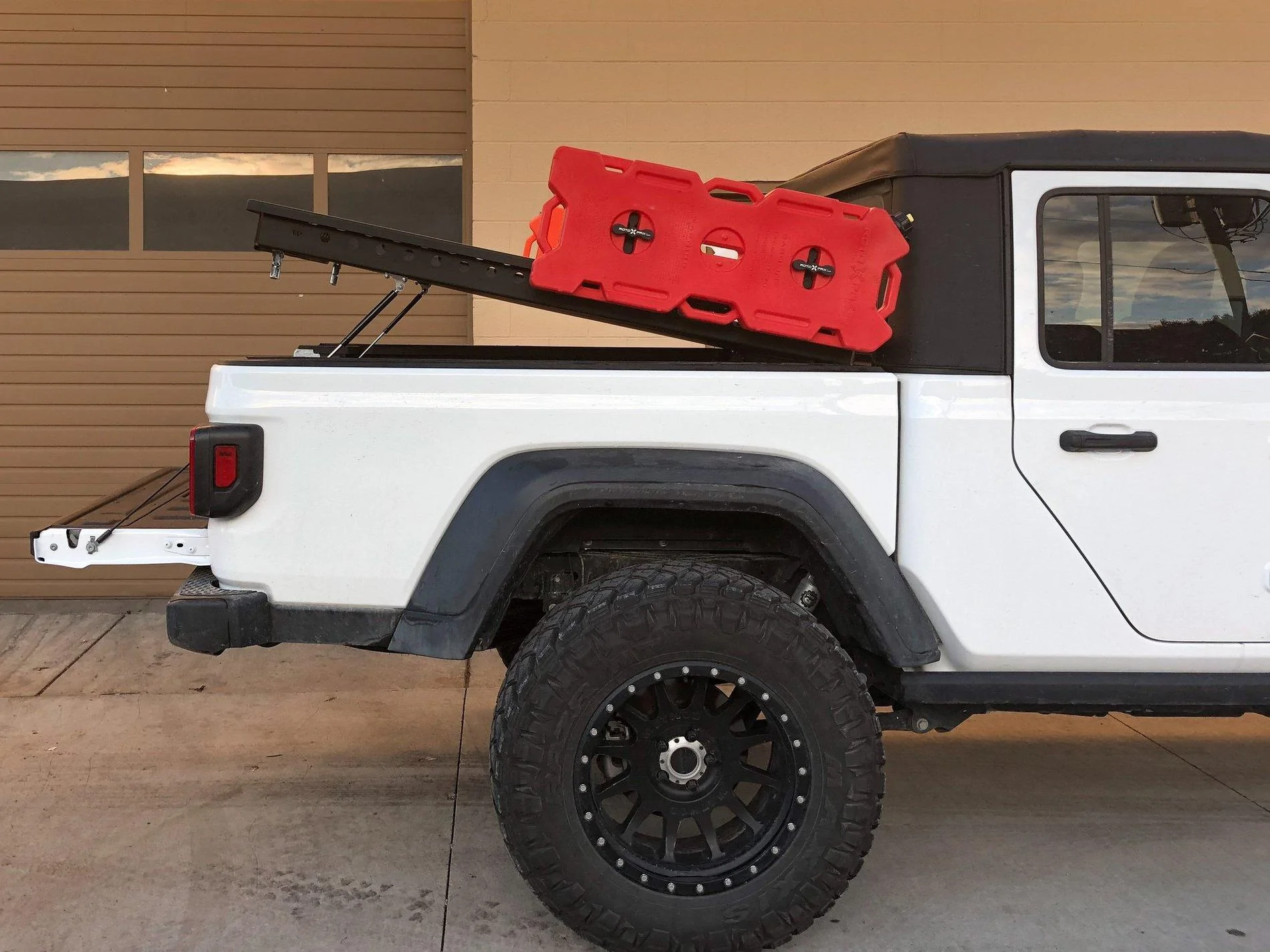 Jeep Gladiator Diamondback HD vs Ace Engineering Upper Decker ACEJTUD-CC_2000x