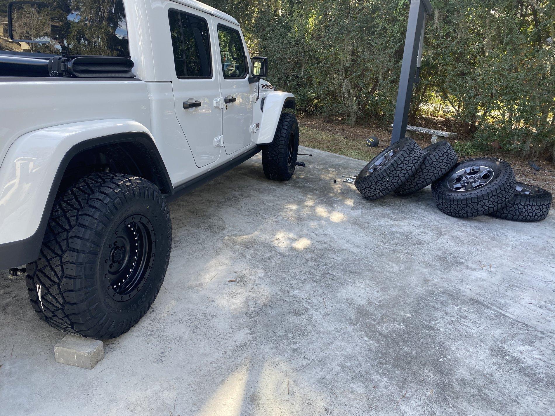 Jeep Gladiator SHOW ME YOUR WHEELS! 5B409469-7B2B-4919-B05D-C7C855856582