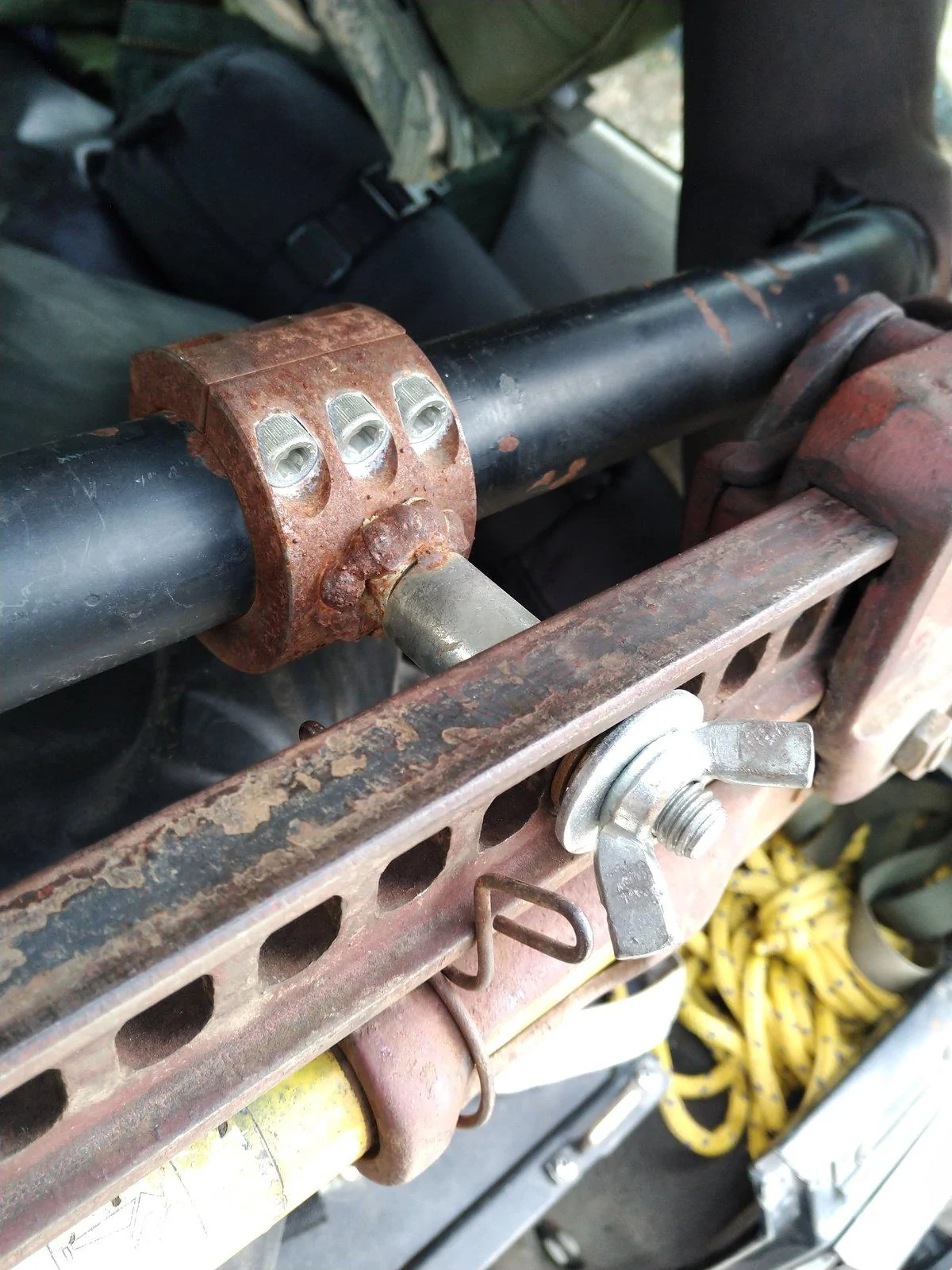 Jeep Gladiator Mounting hi-lift jack on the hood vs truck bed 15799862097922833626216386953770