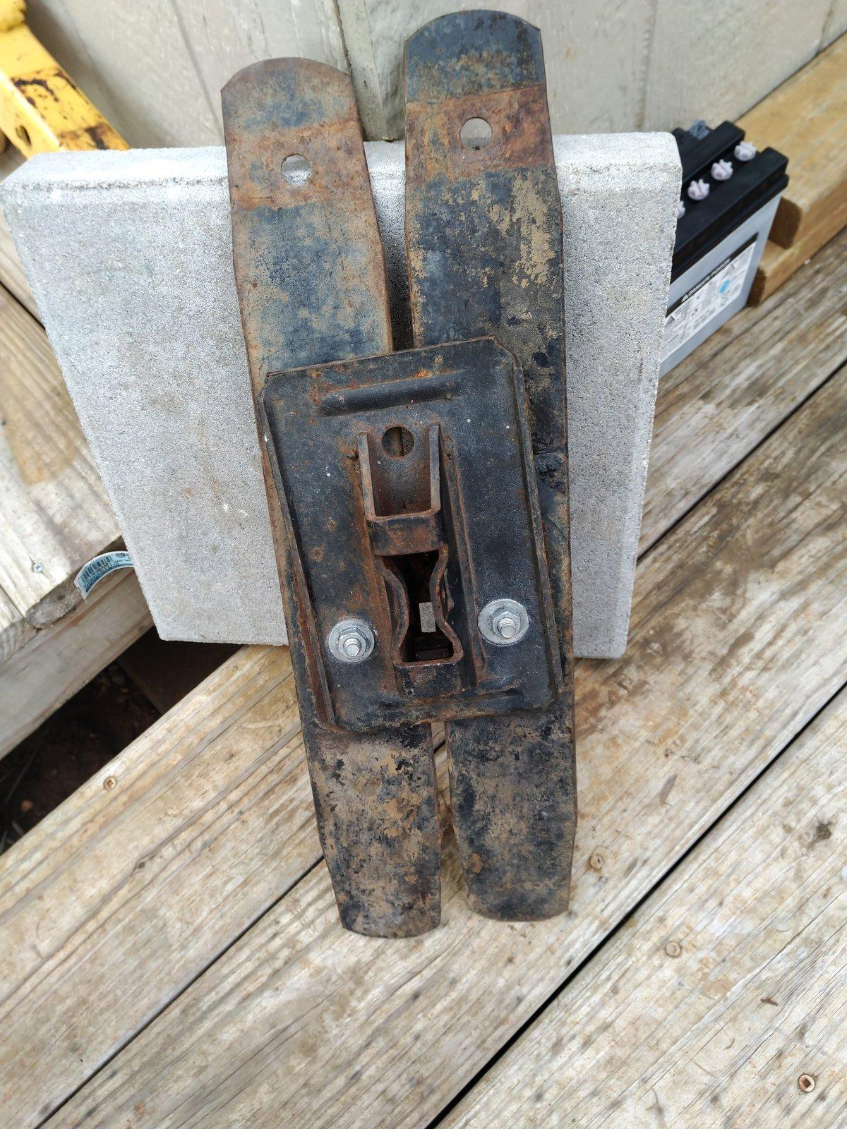 Jeep Gladiator Mounting hi-lift jack on the hood vs truck bed 15799862994324396114217023441496