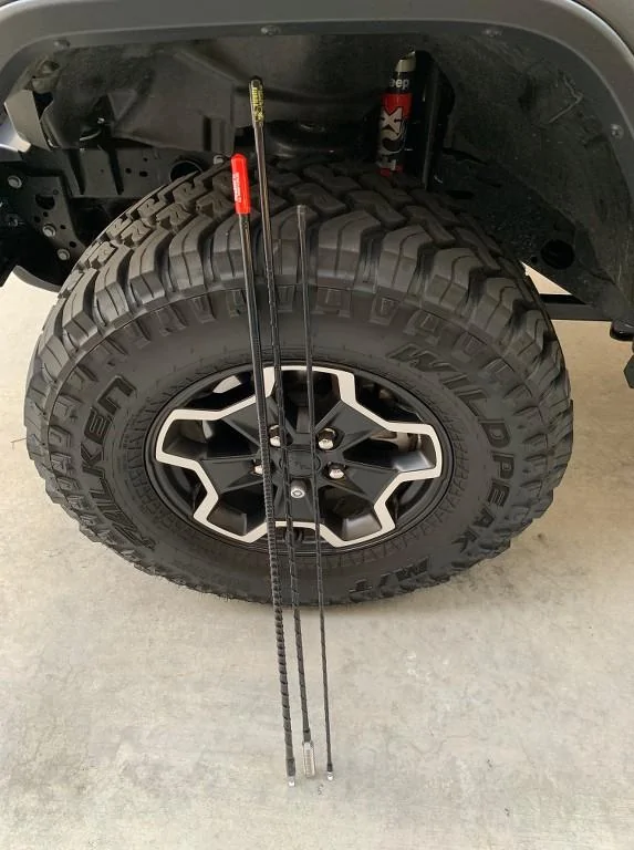 Jeep Gladiator Anybody mounted a CB? CEnxEv