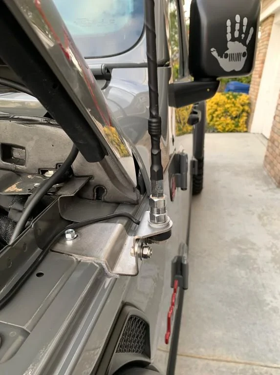 Jeep Gladiator Anybody mounted a CB? 2rXPPF
