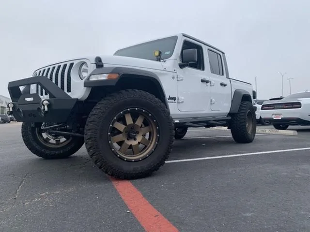 Jeep Gladiator Rough country 3.5 spacer lift D6D48DC2-3313-48ED-8EB0-6B150DAEB944