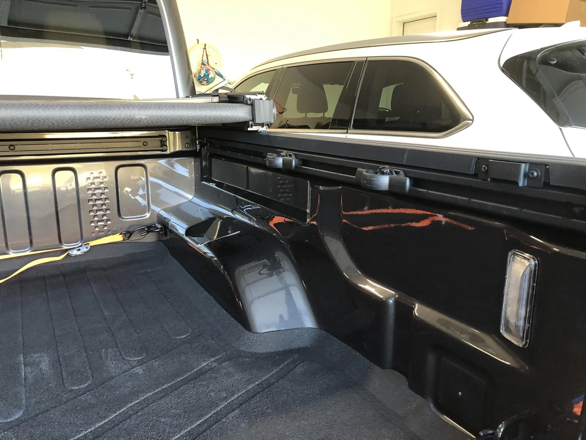 Jeep Gladiator Trail rails and tri-fold Mopar cover C51jz8i