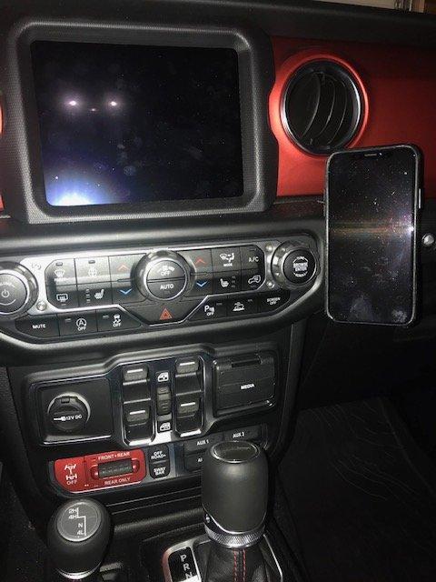 Jeep Gladiator What did you do TO your Gladiator today? [ADMIN WARNING: NO POLITICS, NO GUN TALK] Phone mounted on dash