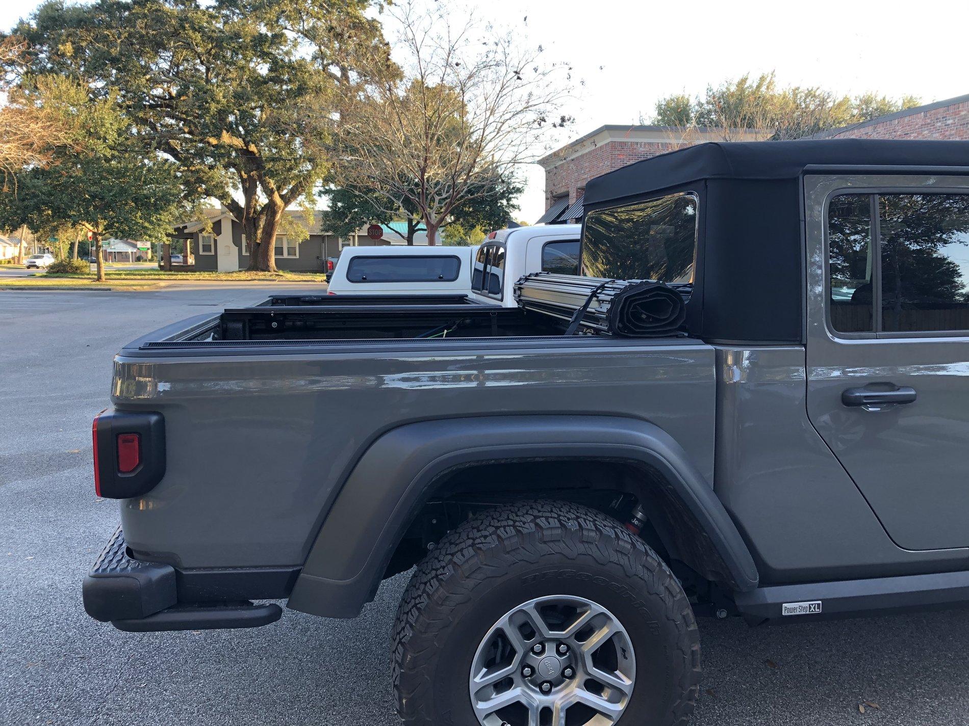 Jeep Gladiator Who has a rolling tonneau cover that they love? IMG_6856.JPG