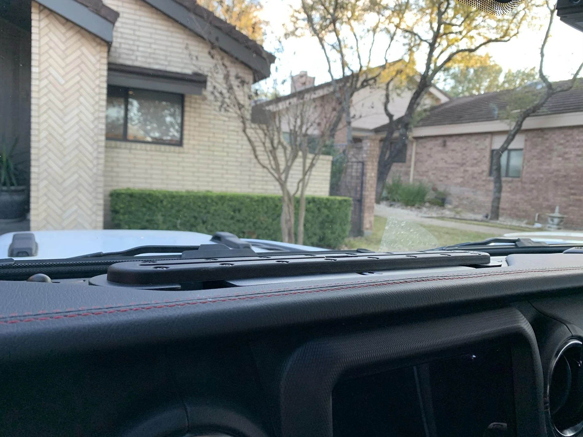 Jeep Gladiator Phone Solutions WarMzTl
