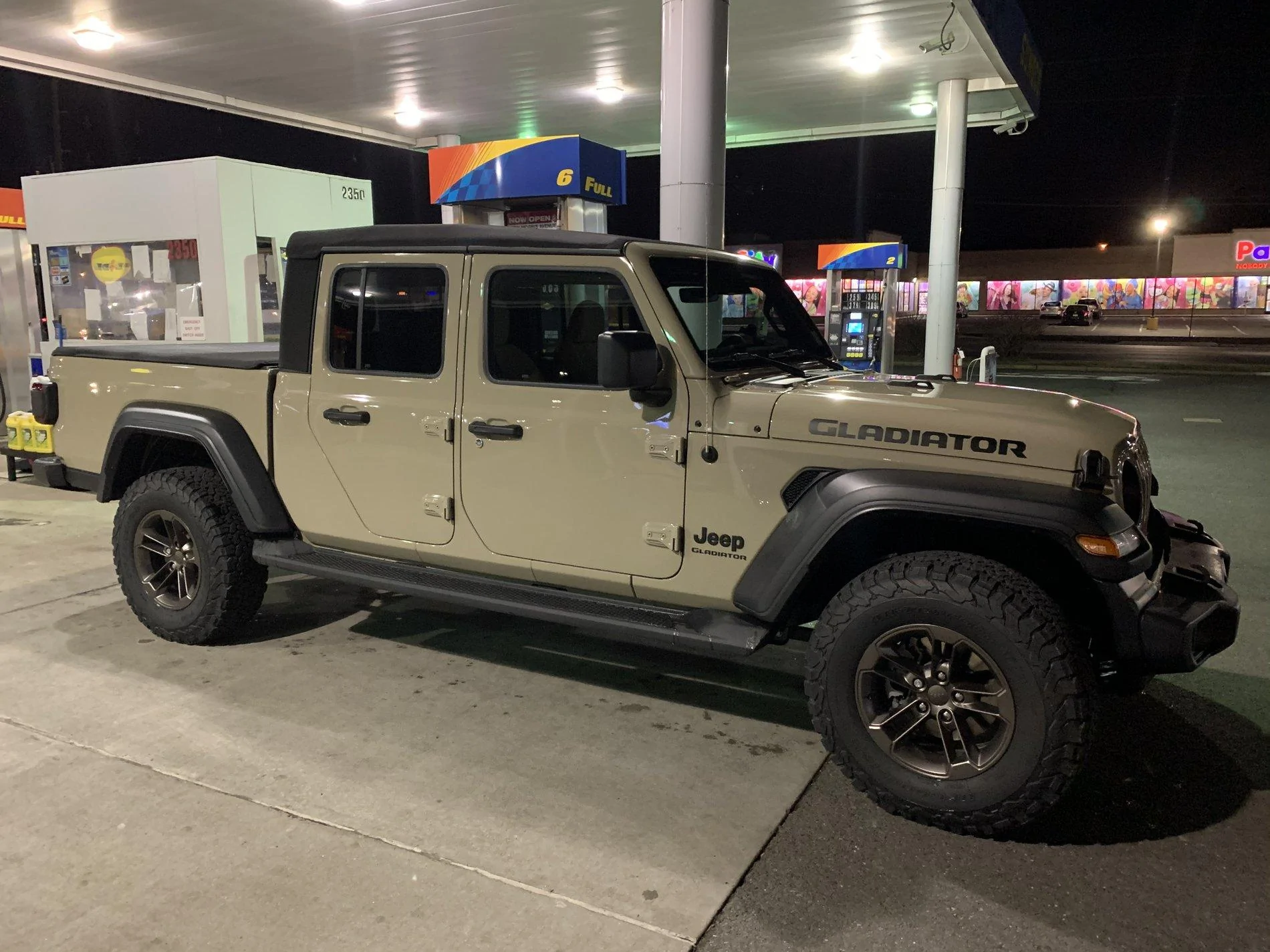 Jeep Gladiator bigger tires on unlifted Sport S 96B50C48-F09C-4E75-8104-B9A741E69E3A